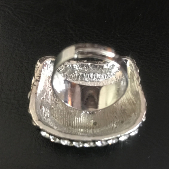 X LARGE RED BOW HELLO KITTY CRYSTAL RING - Picture 2 of 2